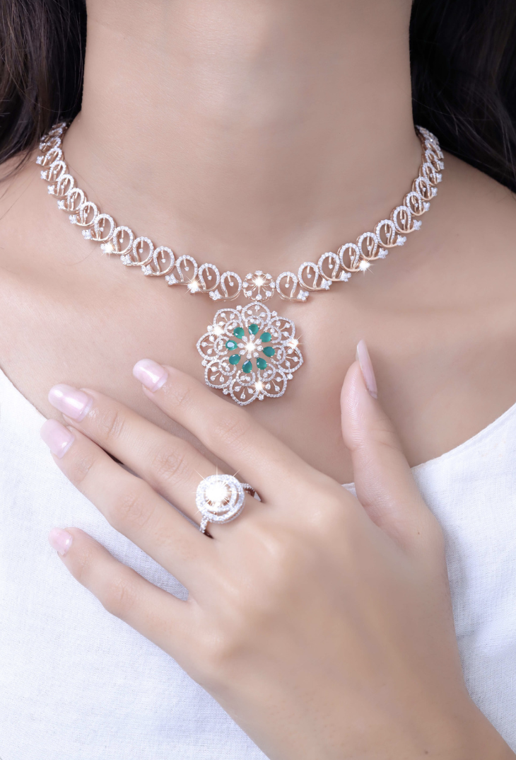 сребърно колие